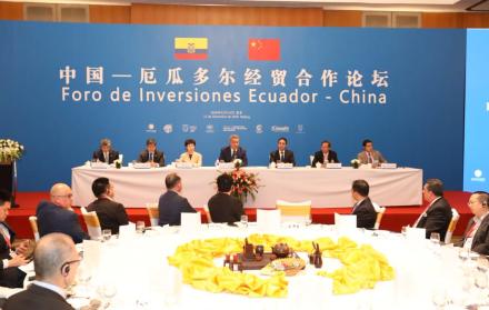 El viaje tiene por objetivo atraer las inversiones chinas al país y fomentar las exportaciones ecuatorianas al gigante asiático, además de negociar la deuda que mantiene Ecuador con China. 
