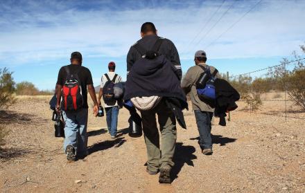 Referencial. Los inmigrantes aprovechan puntos ciegos para continuar su trayecto.