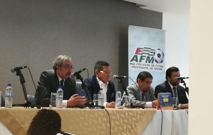 Congreso Extraordinario con 56 minutos de retraso y sin algunos presidentes presentes.