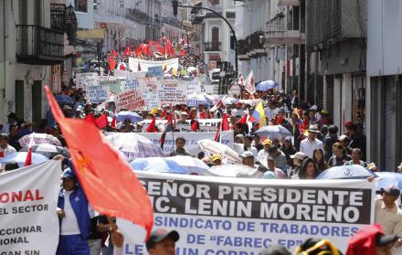 Manifestantes salieron a las calles por el Día del Trabajo.