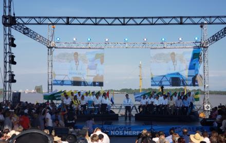 La presentación de Morales se realizó al pie del río Guayas en la explanada del MAAC (centro de Guayaquil) y reunió a simpatizantes de varios cantones del Guayas.