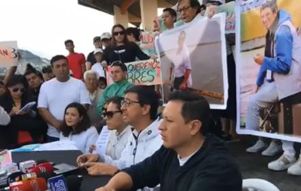 Parientes de los tres periodistas secuestrados en Esmeraldas decidieron revelar sus nombres. Buscan sensibilizar a sus captores. 