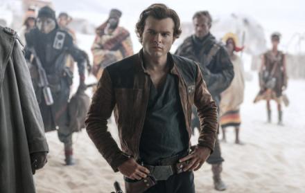 El filme se centra en la juventud del recordado personaje, interpretado originalmente por Harrison Ford, a quien ahora encarna Alden Ehrenreich.