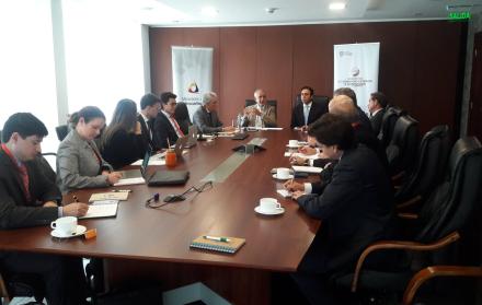 En el encuentro, el gerente de la empresa pública Petroamazonas, Alex Galárraga, explicó a los representantes de las empresas canadienses los proyectos de inversión de la estatal petrolera.