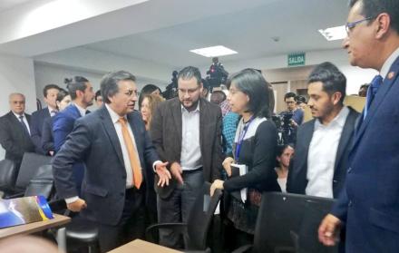 Para la Defensoría, la medida migratoria atenta contra el derecho a migrar reconocido en la Constitución.