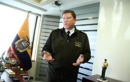 Es el comandante general de la Policía. Fue jefe de la Zona 4 y dirigió las subzonas Manabí y Santo Domingo. Tiene más de 33 años en la Policía y pertenece a la promoción 46 de oficiales de línea. Es máster en Defensa y Seguridad Hemisférica.
