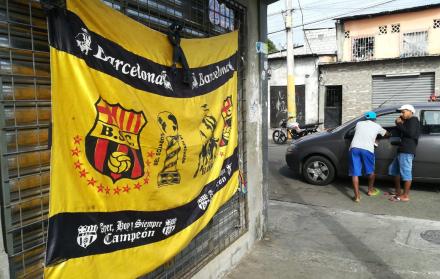 Vecinos y allegados de los pasajeros de la cooperativa Señor de los Milagros disco 42 están consternados.