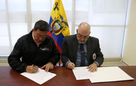 El acuerdo de cooperación se firmó con el jefe de la Misión de la Cruz Roja en Ecuador, Leonardo Escobar, en el ECU 911 de Quito.