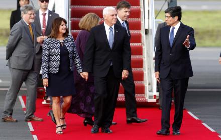 Arribo. El vicepresidente de Estados Unidos, Mike Pence, y su esposa Karen Pence, arribaron ayer. Fueron recibidos por el canciller José Valencia.