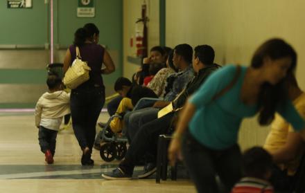 Hecho. A esperas de noticias, las familias de los dolientes no se despegan de la sala de quemados del hospital. 