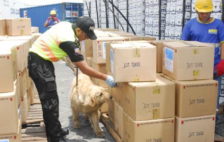 Puertos. La Unidad Antinarcóticos de la Policía trabaja sin restricciones en la revisión de la mercadería en la terminal de Inarpi (la Trinitaria).