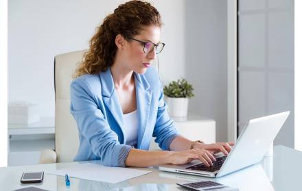 Apenas leemos de una supuesta cura contra el cáncer o la diabetes, la compartimos por internet,