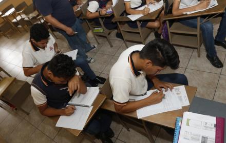 Preparación. Durante dos semanas los estudiantes acudieron a clases de recuperación, antes de las pruebas.