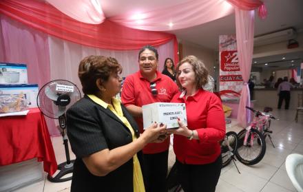 Acto. Unidad Popular organizó un bingo en Guayaquil para recolectar recursos y presentar a sus candidatos.