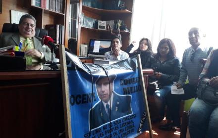 Familiares de los uniformados también estuvieron presentes en la rueda de prensa.