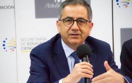 Augusto Barrera, quien también se desempeñó como alcalde de Quito, informó sobre su renuncia a través de redes sociales.