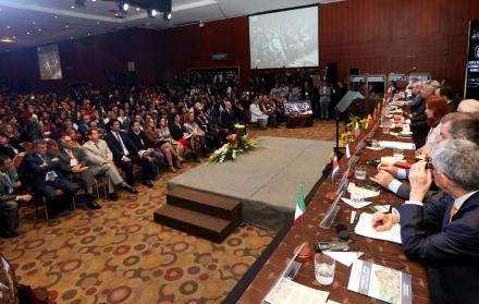 Cuenca. El presidente Lenín Moreno y nueve exmandatarios, en la inauguración de la Cumbre Hambre Cero.