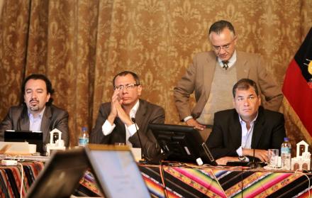 Odebrecht. Junto a los altos cargos del régimen de Rafael Correa, en la apertura de investigación se incluye a la constructora brasileña Odebrecht.