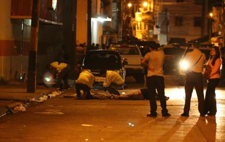 Conmoción. El asesinato de cuatro personas, tres de ellas colaterales, convulsionó a los vecinos del barrio Cuba.