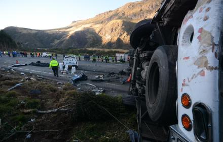 Accidente vehicular en la vía Pifo-Papallacta.