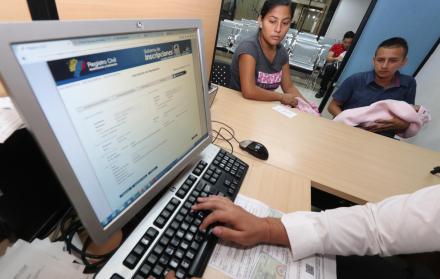 Procedimiento. En el Registro Civil se inscriben los nombres.
