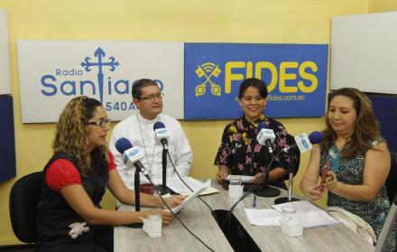 Mención. Durante el programa se leen las dudas y comentarios enviados por redes sociales.