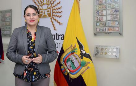 Gerente del Banco Central del Ecuador. Ocupó el cargo de viceministra de planificación en la Secretaría de Planificación y Desarrollo (Senplades). Fue intendenta de control de concentraciones en la Superintendencia de Control del Poder del Mercado y subge