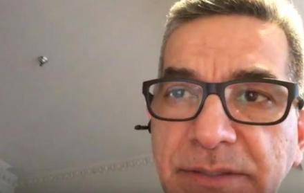 En el audiovisual, Alvarado indica que está asilado en un país que “ha entendido que hay una persecución política en Ecuador”.