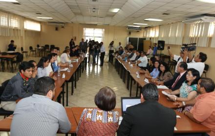 Referencial. Gulnara Borja Cabrera y Antonio Rodríguez Vargas se disputan el rectorado de la Universidad de Guayaquil tras la salida Galo Salcedo.