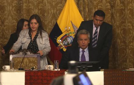 Gabinete. Alejandra Vicuña, vicepresidenta encargada y posible candidata, junto al presidente Lenín Moreno, ayer