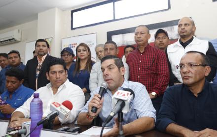 Guayaquil. El ministro Raúl Ledesma se reunió ayer con representantes de la Central Unitaria de Trabajadores.