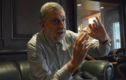 Fue director de Urbanismo y Medio Ambiente de Lleida y Barcelona y catedrático de la Escuela Técnica Superior de Arquitectura de Barcelona de la Universidad Politécnica de Cataluña.