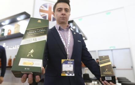 Whisky. Manuel Gómez, embajador de la marca, muestra la línea Green Label y Double Black de Johnnie Walker.