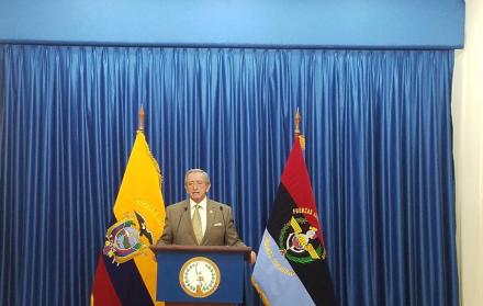 El ministro de Defensa, Oswaldo Jarrín, explicó que se ha intensificado la vigilancia en todos los destacamentos a lo largo de la frontera norte.