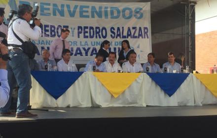 Los alcaldes de Guayaquil y Daule firmaron el contrato.
