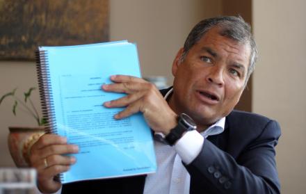 El expresidente comprometió, para obtener 2.000 millones de dólares, hasta derivados de la inexistente Refinería del Pacífico.