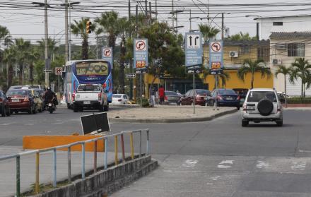 Vecinos de la intersección de la Francisco de Orellana y Destacamento Base Sur dicen que nadie respeta las señales ubicadas en el sitio. Se dan continuos frenazos.
