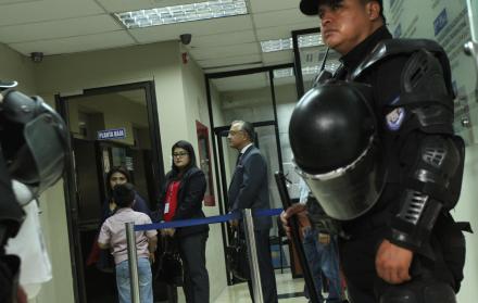 Representación. El exsecretario jurídico y abogado de Rafael Correa acudió a la Fiscalía ayer para representar a los hermanos Alvarado.