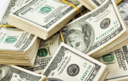 Según el Banco Central de Ecuador, el pasivo público del país, que durante el gobierno del mandatario Rafael Correa trepó en un 150%, fue de 35.053 millones de dólares (33,76% del PIB) en febrero último.