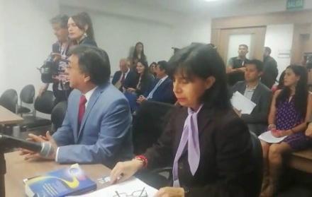Con la presencia de los proponentes Gina Benavides y Ernesto Pazmiño, se aceptó el pedido de medidas cautelares para los venezolanos.