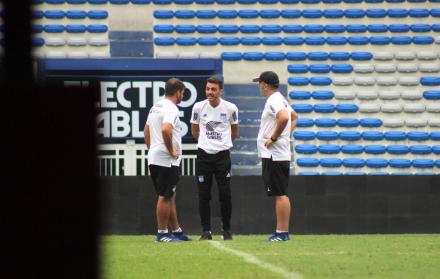 El nuevo DT midió a los titulares contra el equipo de reserva.