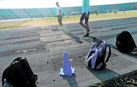Atletismo. La pista atlética del estadio Modelo Alberto Spencer Herrera necesita ser removida en su totalidad. La misma posee las medidas y está homologada bajo los estándares de la Federación Internacional de ese deporte (IAFF).