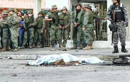 Hechos. Las tres personas masacradas fueron detenidas por un robo, pero la turba los acusó de ‘robaniños’.