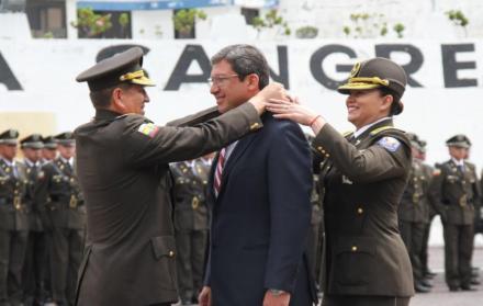 La policía reconoció las labores de César Navas frente al Ministerio del Interior.