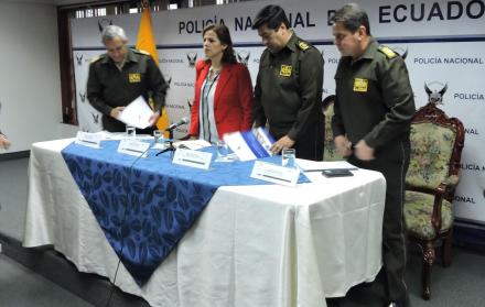 La ministra del Interior, María Paula Romo, hizo un llamado a la calma a los ciudadanos luego de la viralización de incidentes registrados en al menos cuatro provincias.