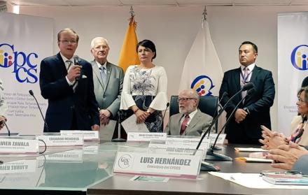 Nuevos vocales toman posesión de sus cargos.