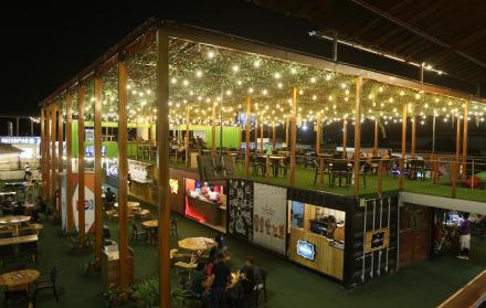 La Cuadra. Es un patio de comida. Ocupa 10.500 m2, 8.000 son para parqueadero.