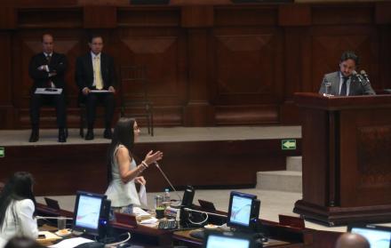 Diatriba. La correísta Marcela Aguiñaga arremete contra el secretario de Comunicación Andrés Michelena: “Su odio, su mediocridad, su ineficiencia”.