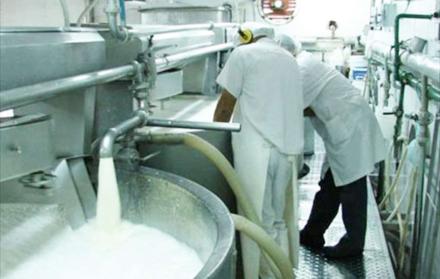 El descenso del consumo es cada vez más marcado en el mundo, pero aun así Ecuador está en un sitio paupérrimo, 92 litros por persona, frente a los 239 de Uruguay y 201 de Argentina.