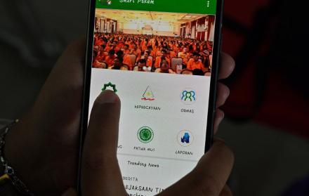 Los usuarios pueden denunciar aquellos grupos que practiquen un culto diferente a las seis corrientes religiosas reconocidas en Indonesia.